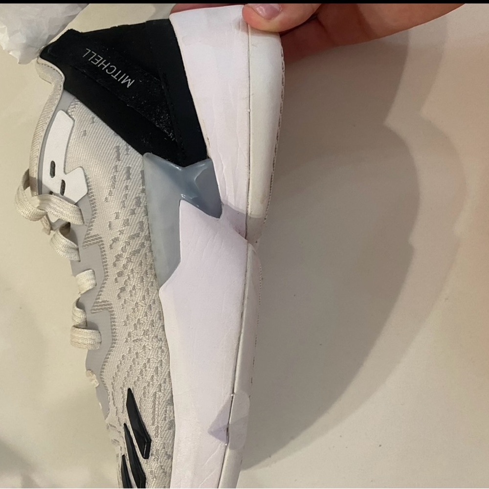 Don #4 size 5.5 black and white team colorway - Picture 6 of 6